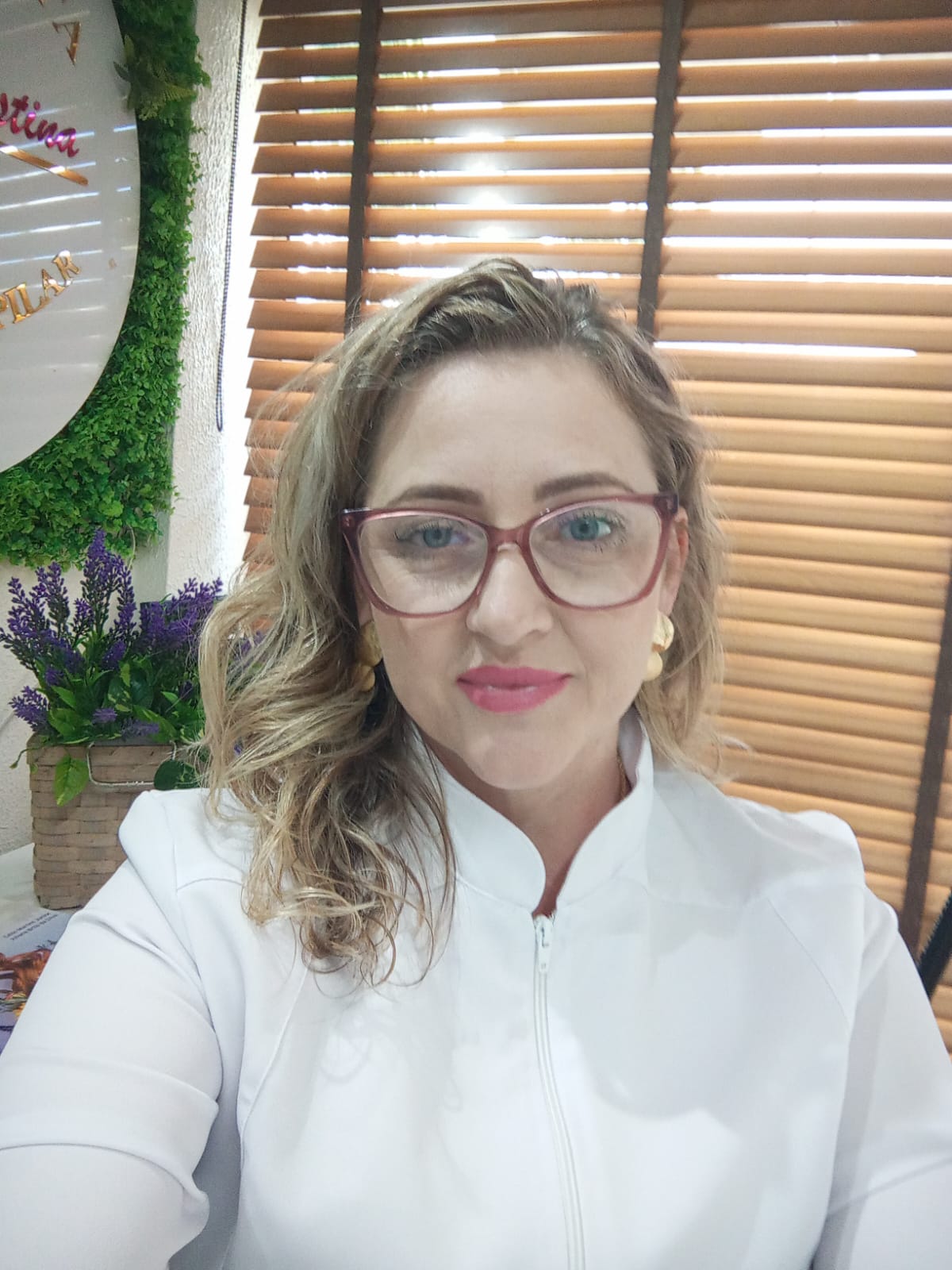 Edineia Cristina Canal, tricologista especializada em saúde capilar e terapia capilar